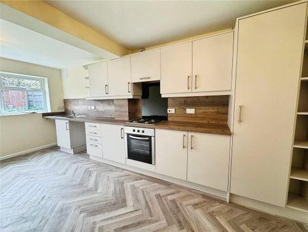 2 bedroom semi-detached house to rent - Photo 5