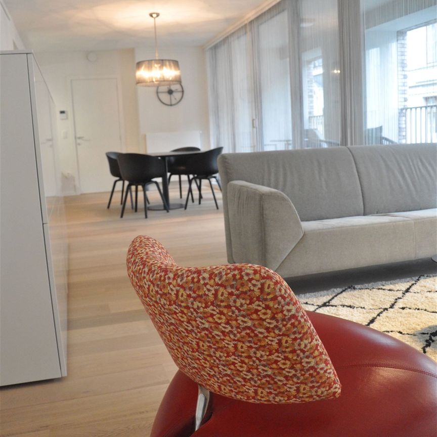 Luxe gemeubeld 2slaapkamerappatement met terras & parking! - Photo 1