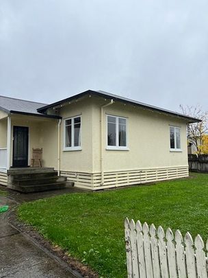 2 Bedroom house with garage and new bathroom - Photo 1