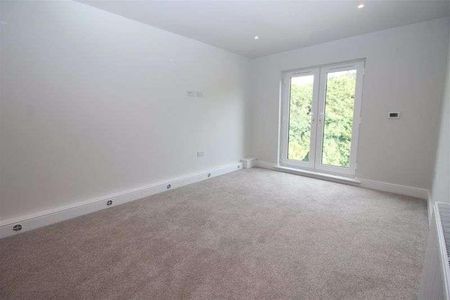 Woodland Court, Soothouse Spring, Childwick Green, St Albans, AL3 - Photo 2