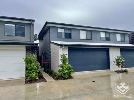 3 bedroom Townhouse, Double Garage - Photo 2