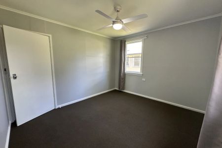 Well-appointed 3 Bedroom Home Available on a 12 Month Lease - Photo 4