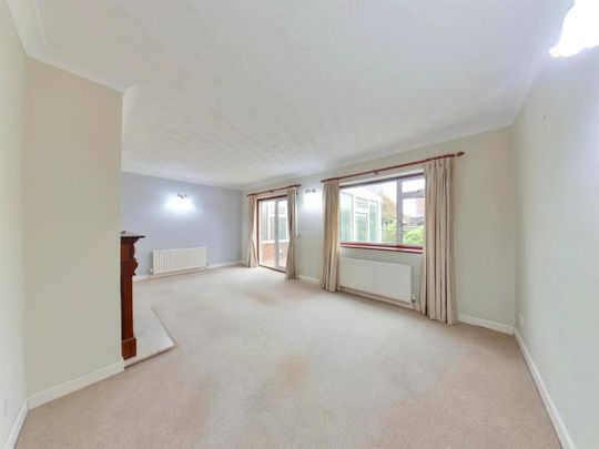 Darren Close Stubbington Fareham, Hampshire PO14 2LU - Photo 1