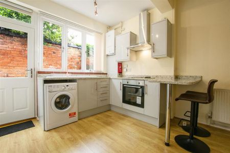 2 bedroom terraced house to rent - Photo 4