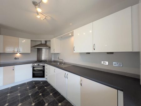 2 bedroom flat to rent - Photo 3
