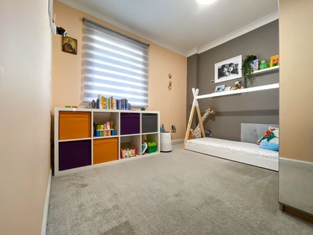 2 Bed Flat, Pankhurst Avenue, E16 - Photo 5