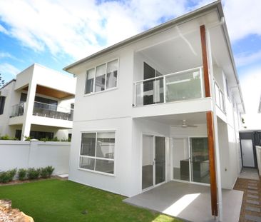 Luxury Family Home - Photo 2