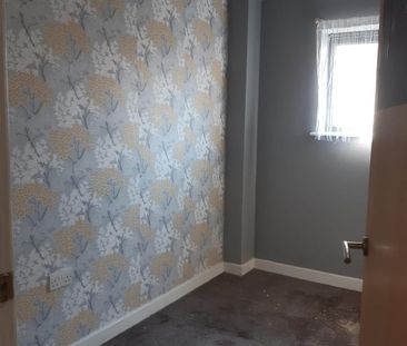 2 bedroom ground floor flat to rent - Photo 2