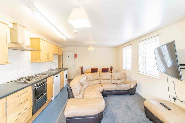 First Floor Flat, Park farm House, 103 Haxby Road - Photo 1