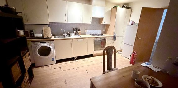 3 Bed Terraced House, Follett St, E14 - Photo 2