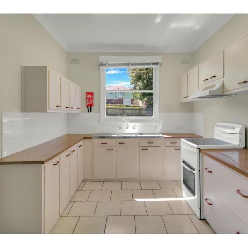 9 London Drive, West Wollongong, NSW 2500 - Photo 1