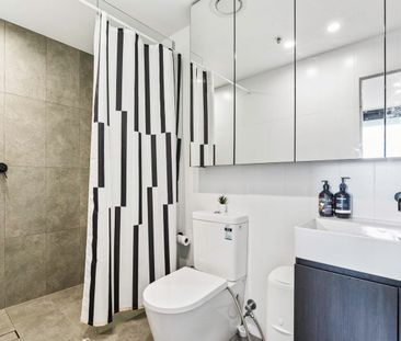 Bright & Modern 2 Beds With Study Room (3rd room) - Photo 6