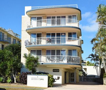 Lovely three-bedroom unit Caloundra - Photo 1