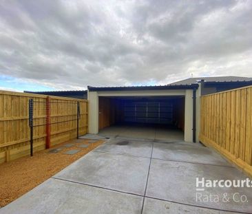 Quality, Comfort & Convenience in the Heart of Wollert - Photo 4