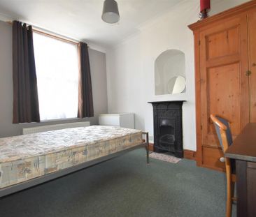 4 bedroom terraced house to rent - Photo 1