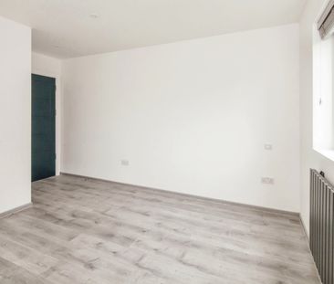 Flat to rent - Frant Road, London, CR7 - Photo 3