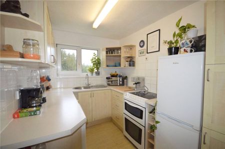 2 Bedroom Flat / Apartment - Lansdowne Avenue, Winchester - Photo 4