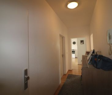 *TOP SANIERTE WOHNUNG IM DACHGESCHOSS + GARAGE* 3-Zi Whg, 75m², KR-... - Photo 1