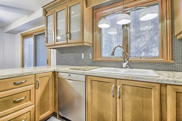 For Lease - 29 Rosegarden Crescent, Richmond Hill, Ontario - Photo 1