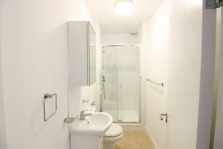 1 Bedroom Apartment To Let - Photo 2