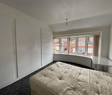 3 bedroom private hall to rent - Photo 3