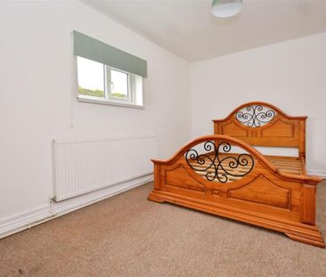 2 bedroom ground floor flat to rent - Photo 4