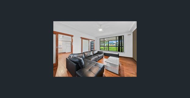 Charming Three Bedroom Family Home - Photo 1