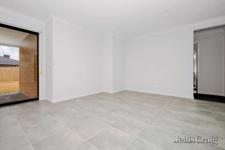 4 Bed, 2 Bath - Photo 4