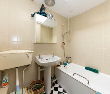 2 Bed Flat, Cornwallis Crescent, BS8 - Photo 6