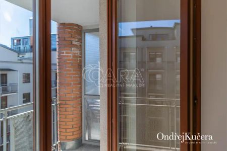 Byt 2+kk s velkým balkonem, vlastním sklepem a možností parkování, na klidném místě Prahy 6 - Fotografie 5