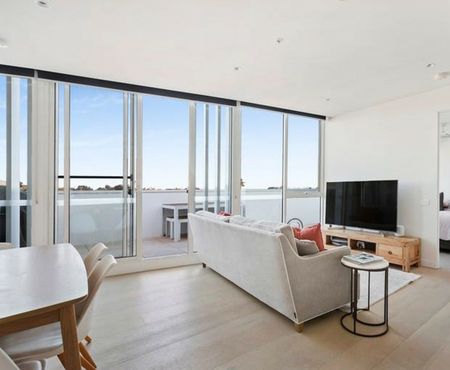 PENTHOUSE LIVING, COASTAL LUXURY - Photo 4