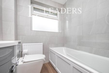 3 bedroom house to rent Bridgefield Close, Colchester, CO4 - Photo 2