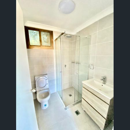 NEWLY RENOVATED 2 BEDROOM FLAT - Photo 4