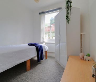 4 bedroom terraced house to rent - Photo 5