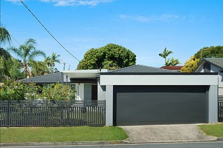 15 Luxor Street, Southport QLD 4215 - House For Rent - $900 | Domain - Photo 4