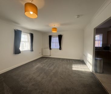 Pluto Way, Aylesbury - Photo 2