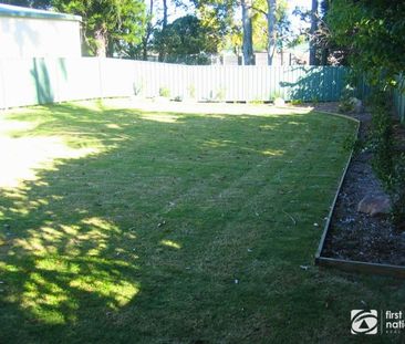 Modern 3 bedroom central home with double garage - handy location! - Photo 4