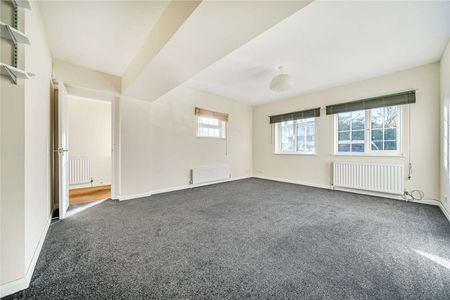 Four-bedroom detached home with countryside views. - Photo 4