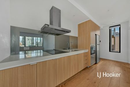Large 2-Bedroom Apartment with Fantastic View for Rent! - Photo 5
