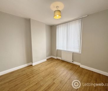 2 Bedroom Ground Flat to Rent - Photo 3