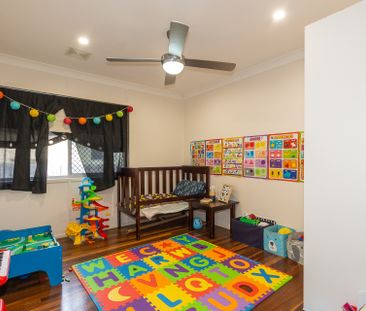 6 Wallace Street, Redcliffe QLD 4020 - House For Rent | Domain - Photo 4