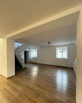 Vila, P+1, Zona Unirii, Central. - Fotografie 1