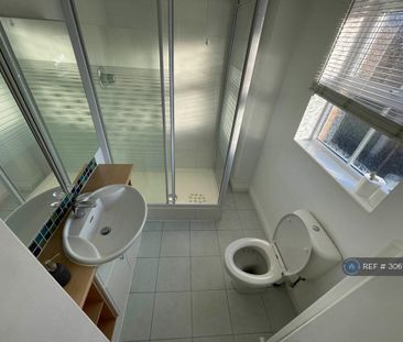 1 bedroom in a house share to rent - Photo 6