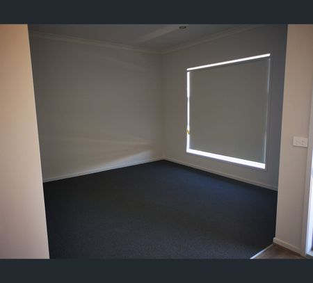 11 spot ave, Wyndham Vale, Vic 3024 - Photo 3