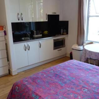 Studio to rent - Photo 1