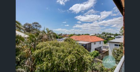 Fresh, Stylish & Perfectly Positioned — Your Hamilton Haven Awaits! - Photo 3