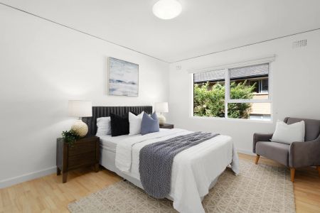 Classic Comfort and Convenience - Photo 2