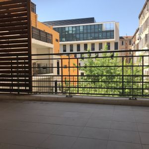 Location T1 31m² terrasse Box Marseille 13002 Joliette - Photo 2