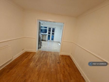 3 bedroom terraced house to rent - Photo 2