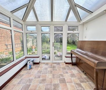 1 bedroom in a house share to rent - Photo 3